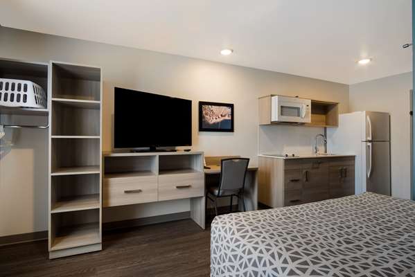 Suite - WoodSpring Suites Airport Grand Rapids
