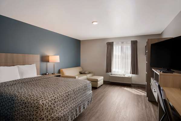 Suite - WoodSpring Suites Airport Grand Rapids