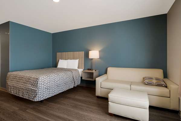 Suite - WoodSpring Suites Airport Grand Rapids