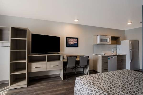 Suite - WoodSpring Suites Airport Grand Rapids
