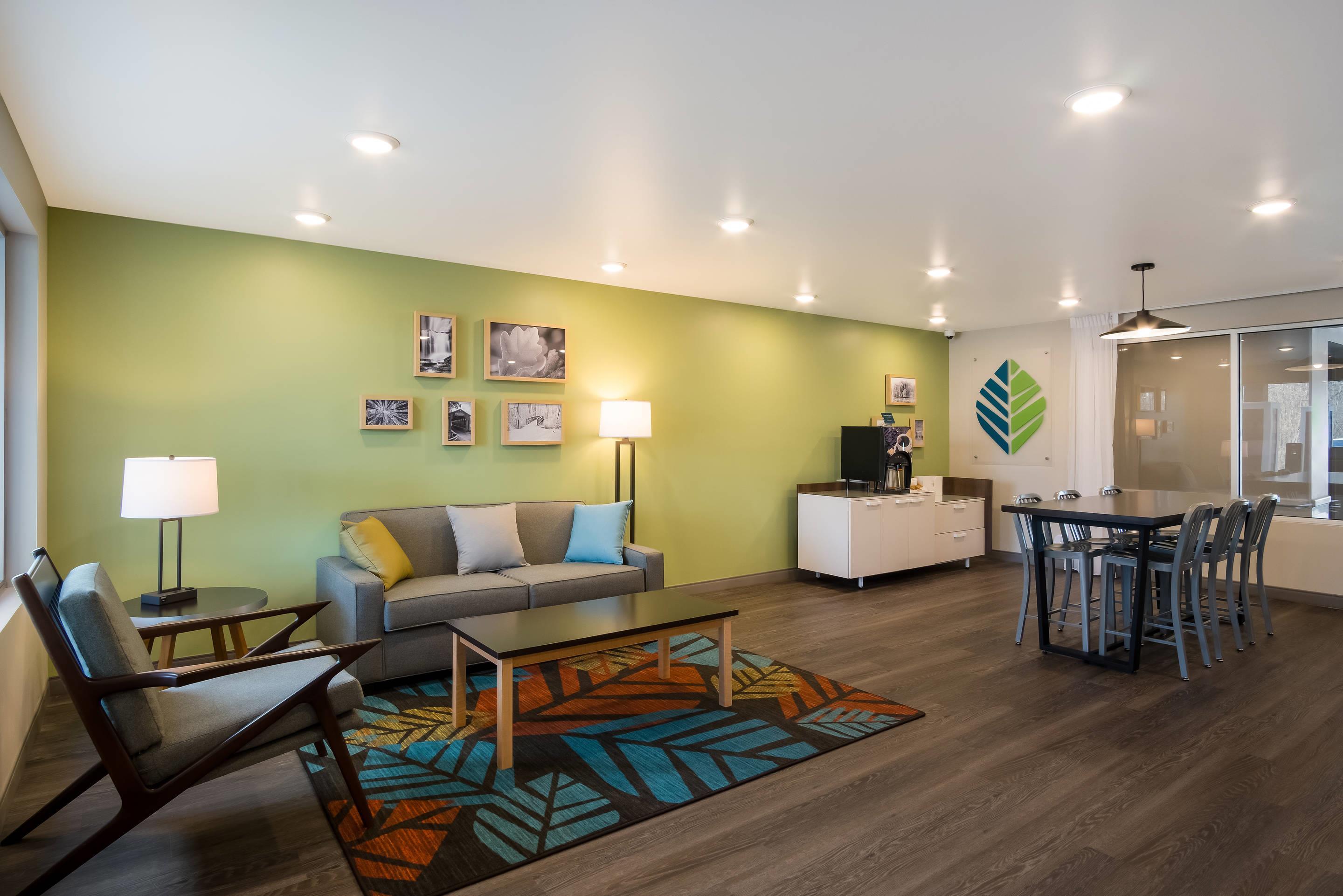 Hotel lobby | WoodSpring Suites Grand Rapids Kentwood