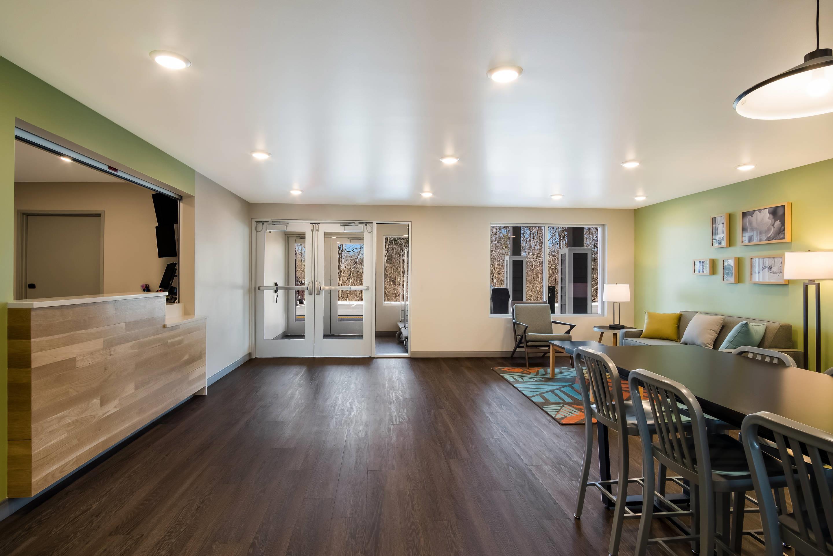 Front desk | WoodSpring Suites Grand Rapids Kentwood