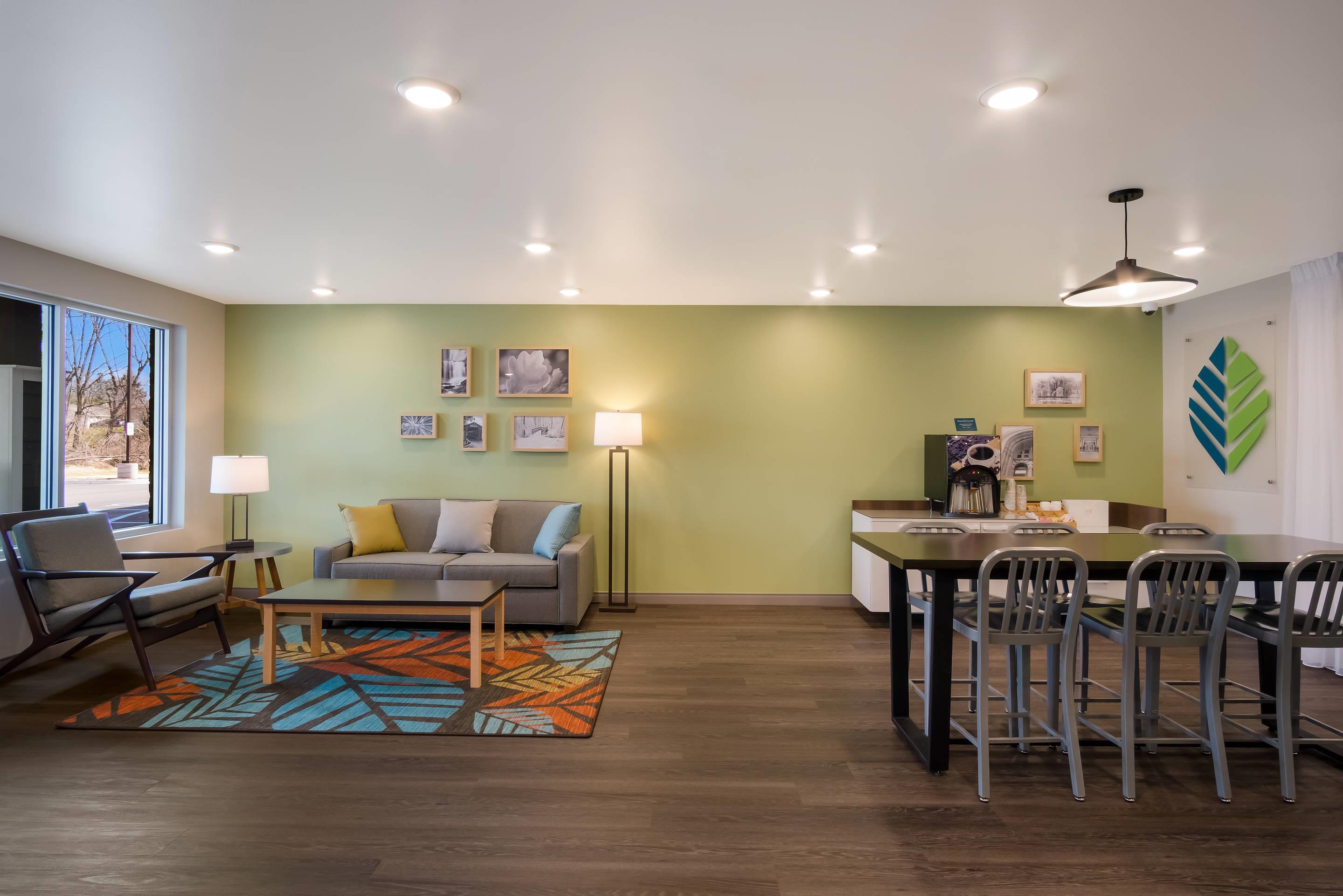 Lobby | WoodSpring Suites Grand Rapids Kentwood