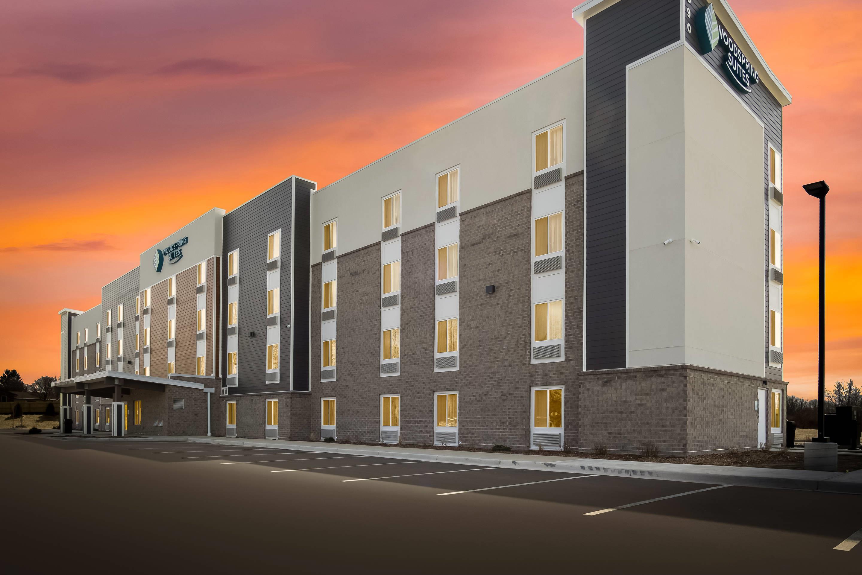 Twilight | WoodSpring Suites Grand Rapids Kentwood