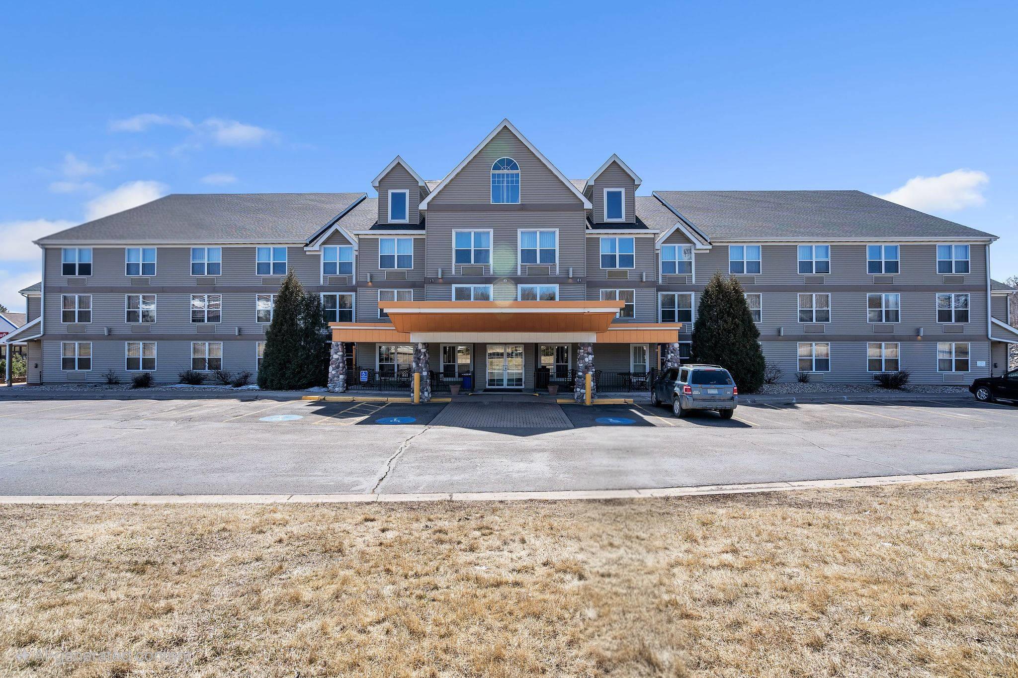 Hotel exterior | Duluth Inn & Suites Near Spirit Mountain