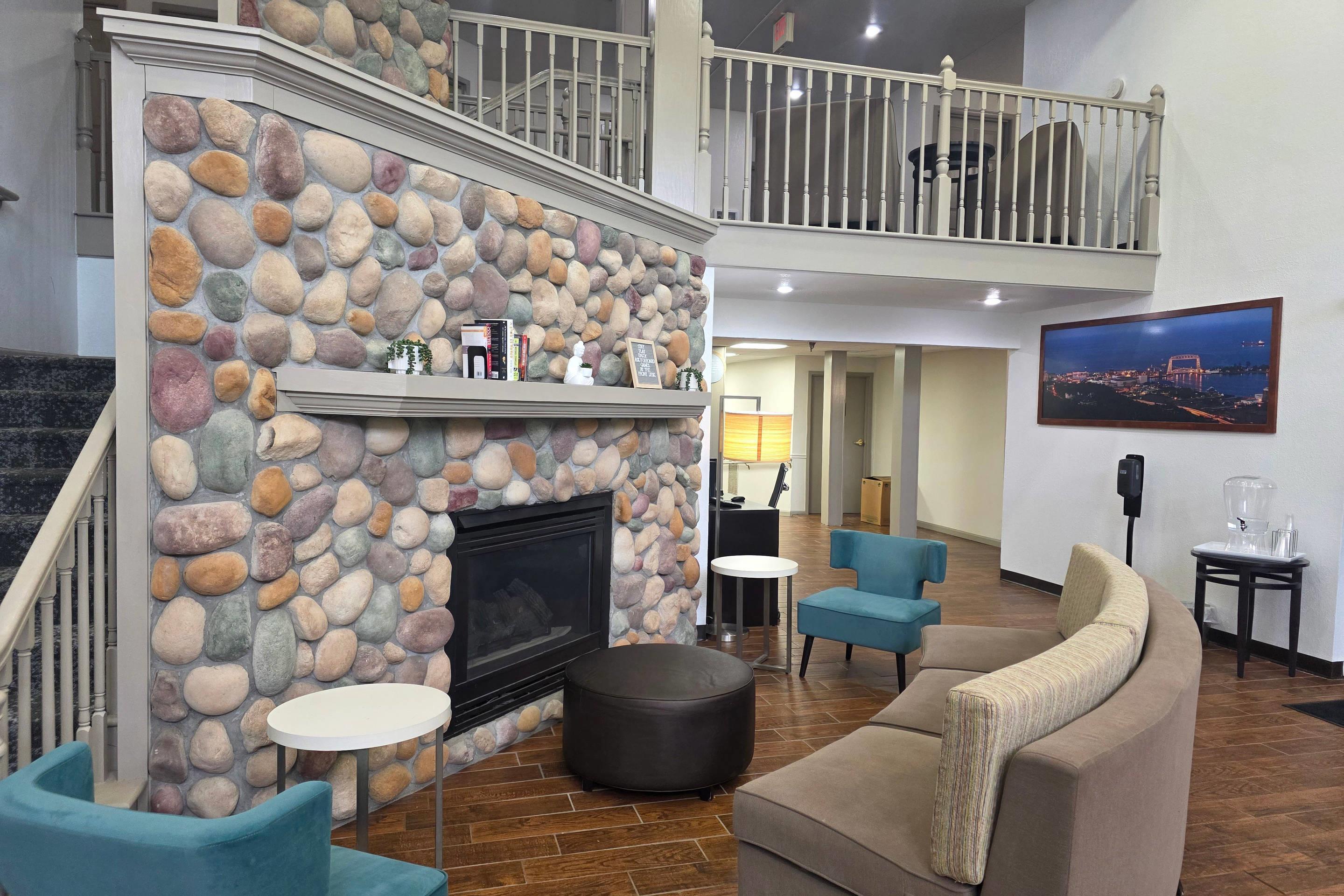 Hotel lobby | Duluth Inn & Suites Near Spirit Mountain