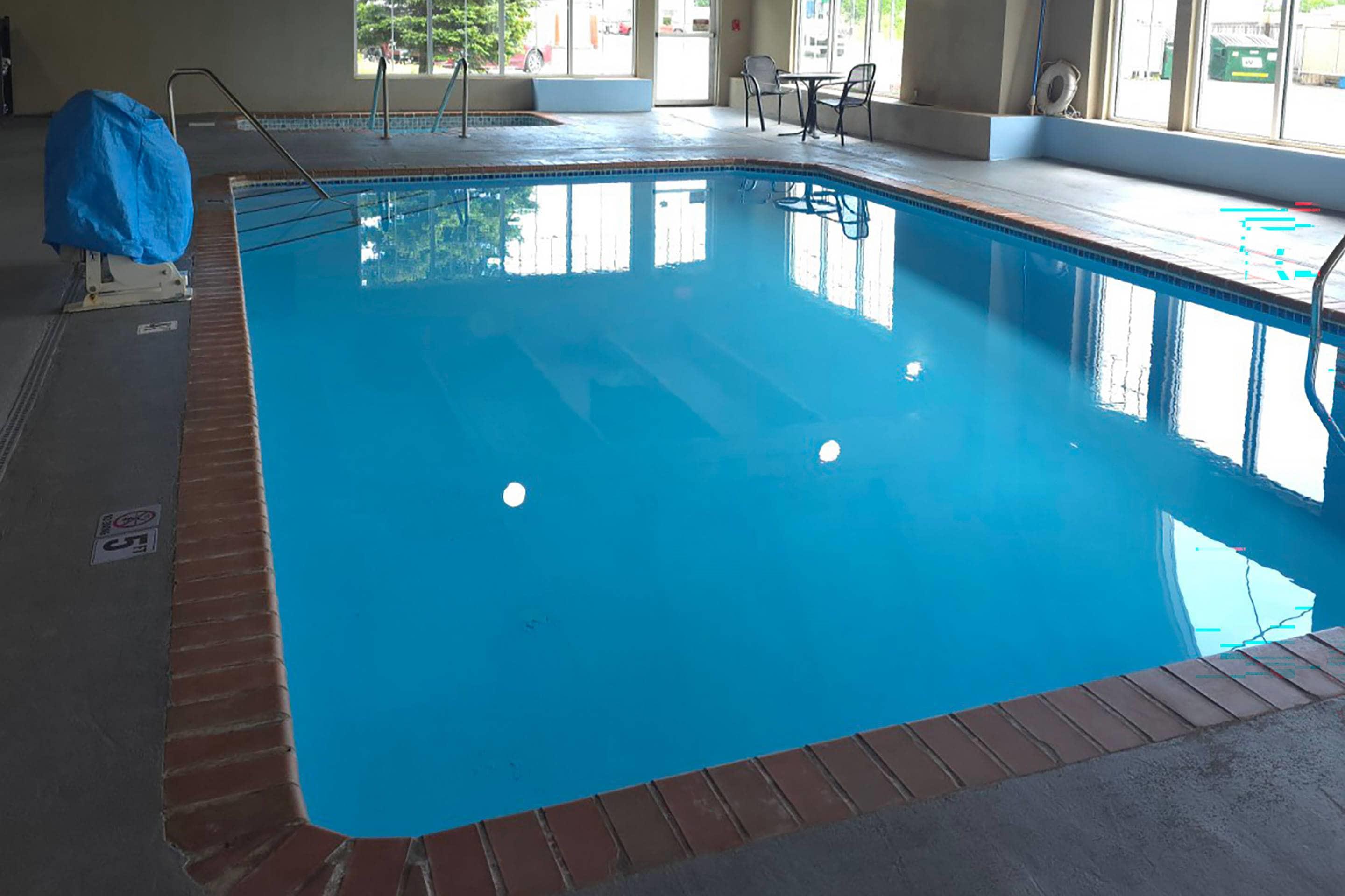 Indoor pool | Duluth Inn & Suites Near Spirit Mountain