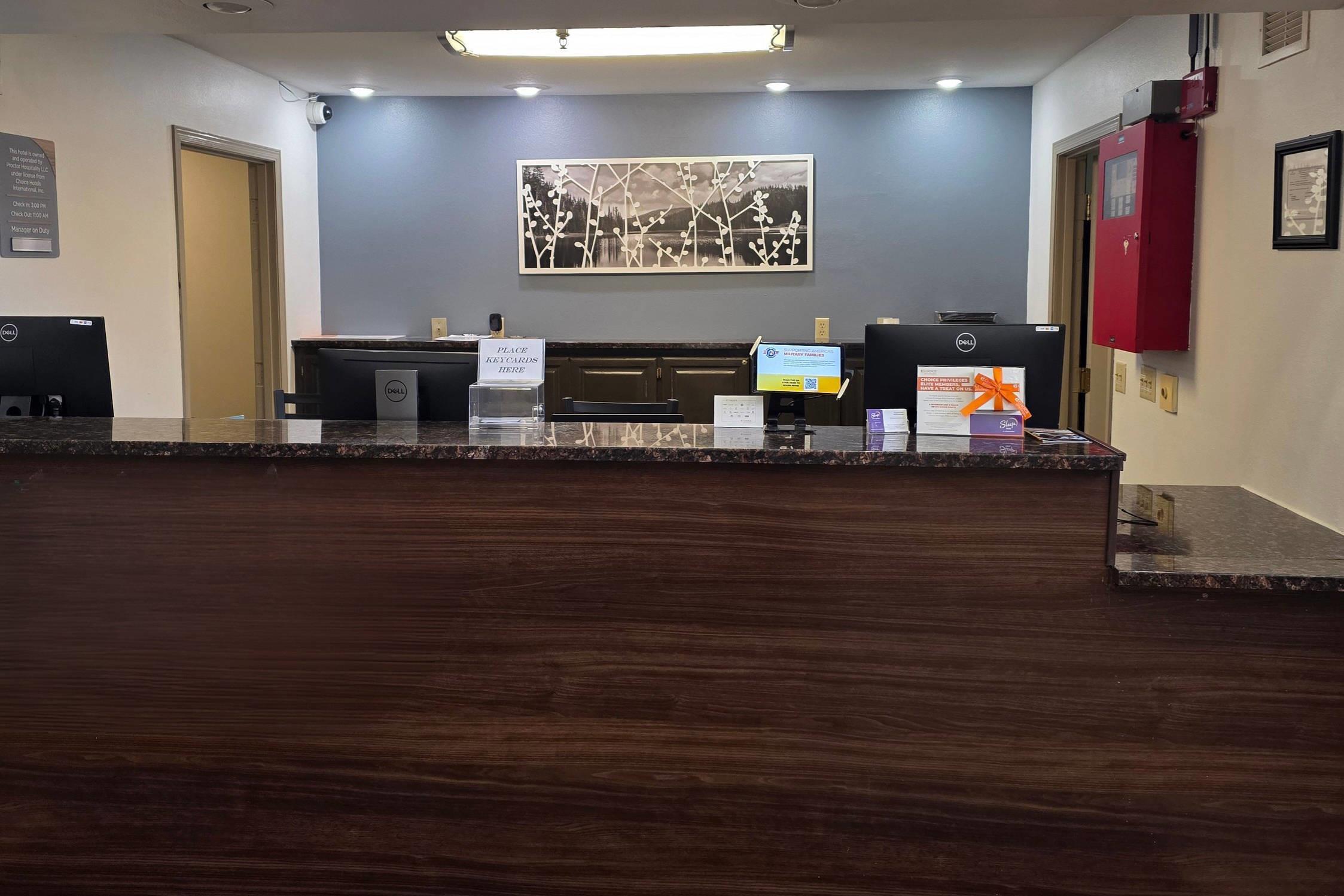 Front desk | Duluth Inn & Suites Near Spirit Mountain