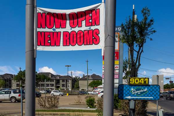 Exterior view - Signature Inn Galleria Houston