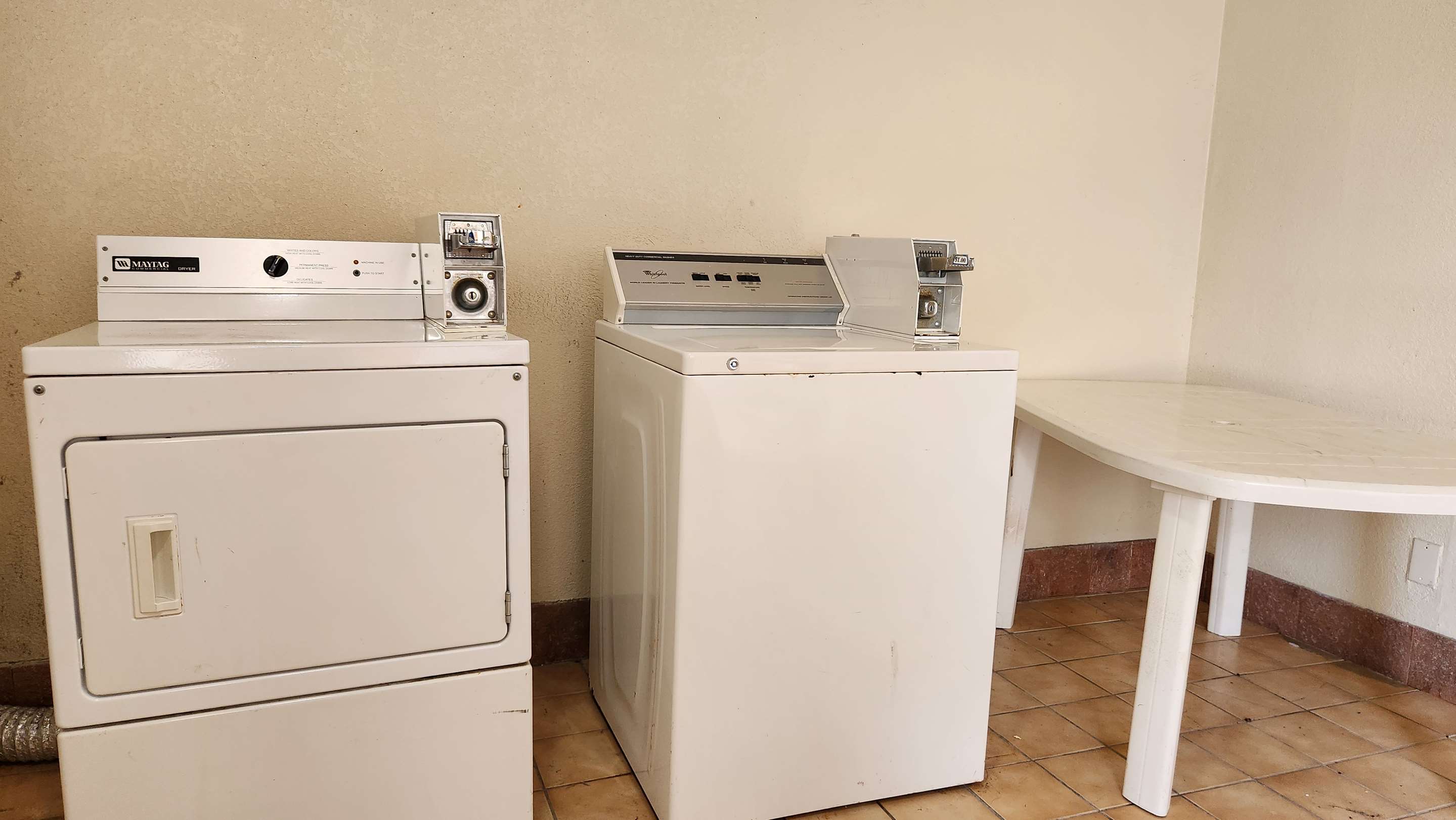Laundry | Signature Inn Houston Galleria