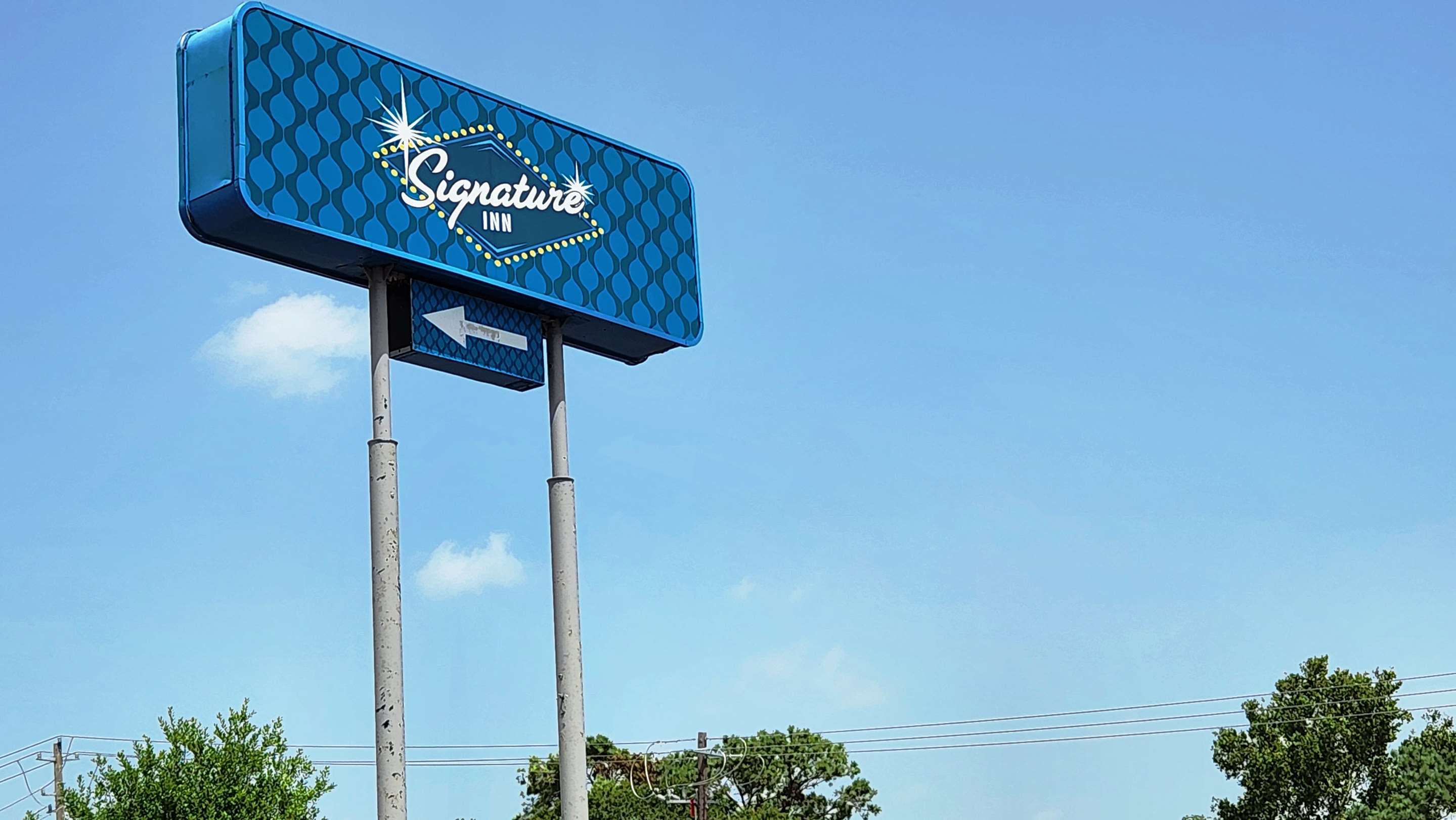 Exterior Sign | Signature Inn Houston Galleria