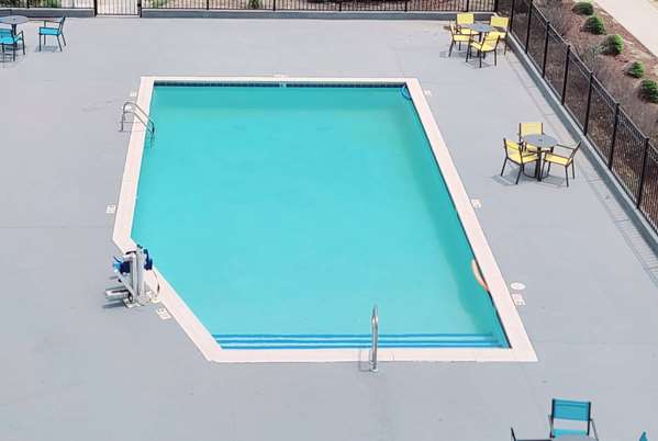 Pool - Wingate by Wyndham Hotel Kill Devil Hills