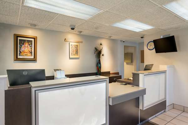  - Econo Lodge Vallejo - I-80, Exit 32