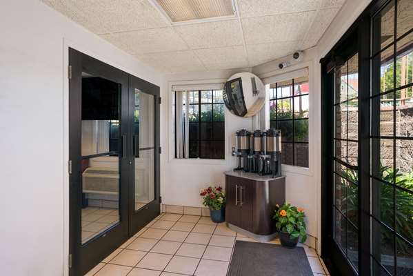  - Econo Lodge Vallejo - I-80, Exit 32