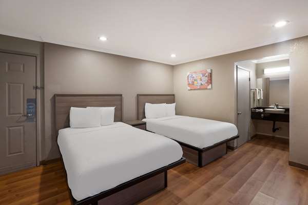  - Econo Lodge Vallejo - I-80, Exit 32