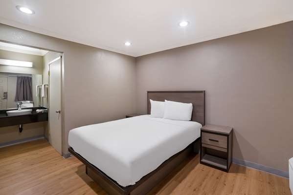  - Econo Lodge Vallejo - I-80, Exit 32