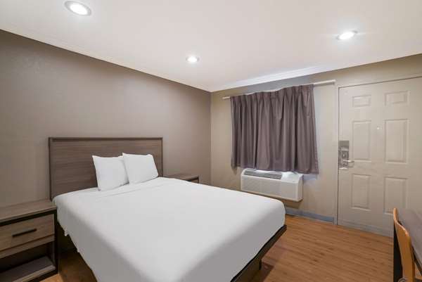  - Econo Lodge Vallejo - I-80, Exit 32