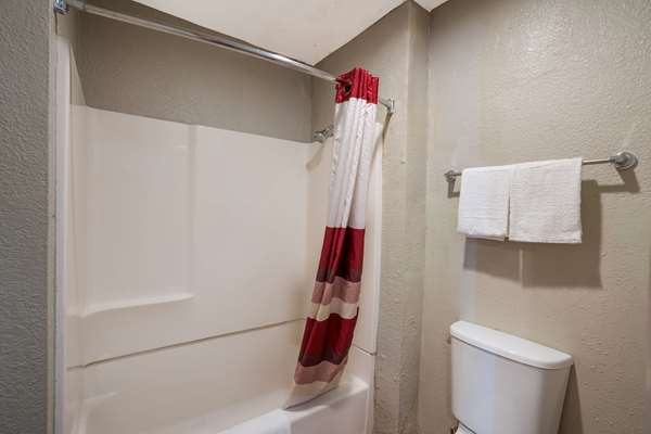  - Econo Lodge Vallejo - I-80, Exit 32