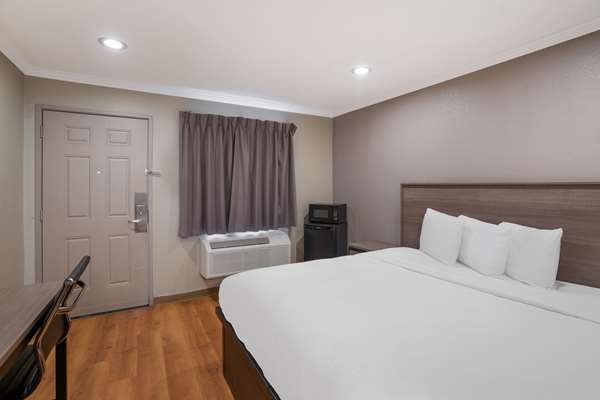  - Econo Lodge Vallejo - I-80, Exit 32