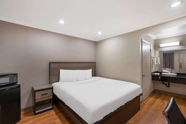  - Econo Lodge Vallejo - I-80, Exit 32