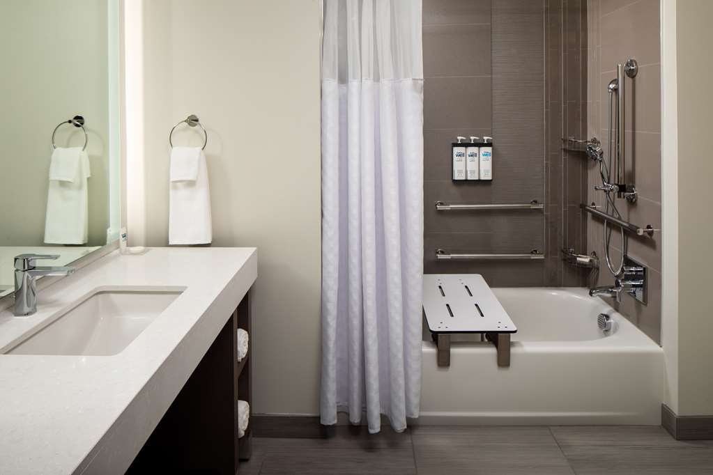 HYATT HOUSE VACAVILLE-guestroom-Guest Room,Bathroom,On-Site.jpg