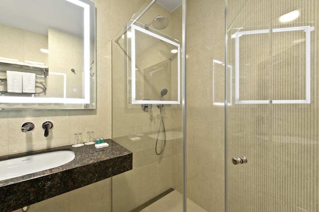 CONGRESS AVENUE HOTEL-guestroom-Guest Room,Bathroom,On-Site.jpg