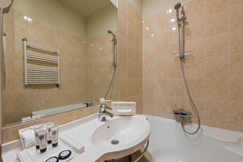 CONGRESS HOTEL-guestroom-Guest Room,Bathroom,On-Site.jpg