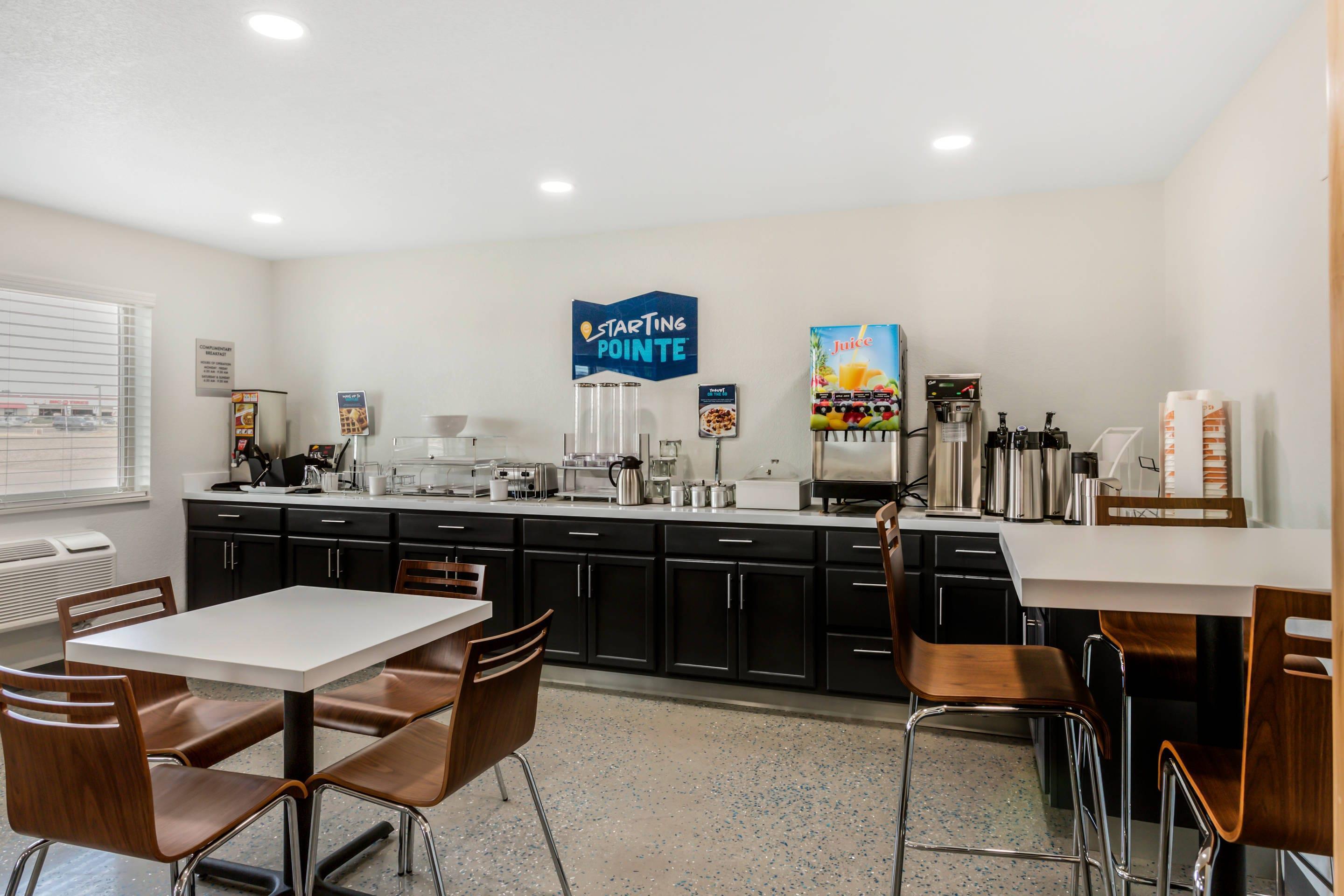 Breakfast area | Clarion Pointe Prescott Valley
