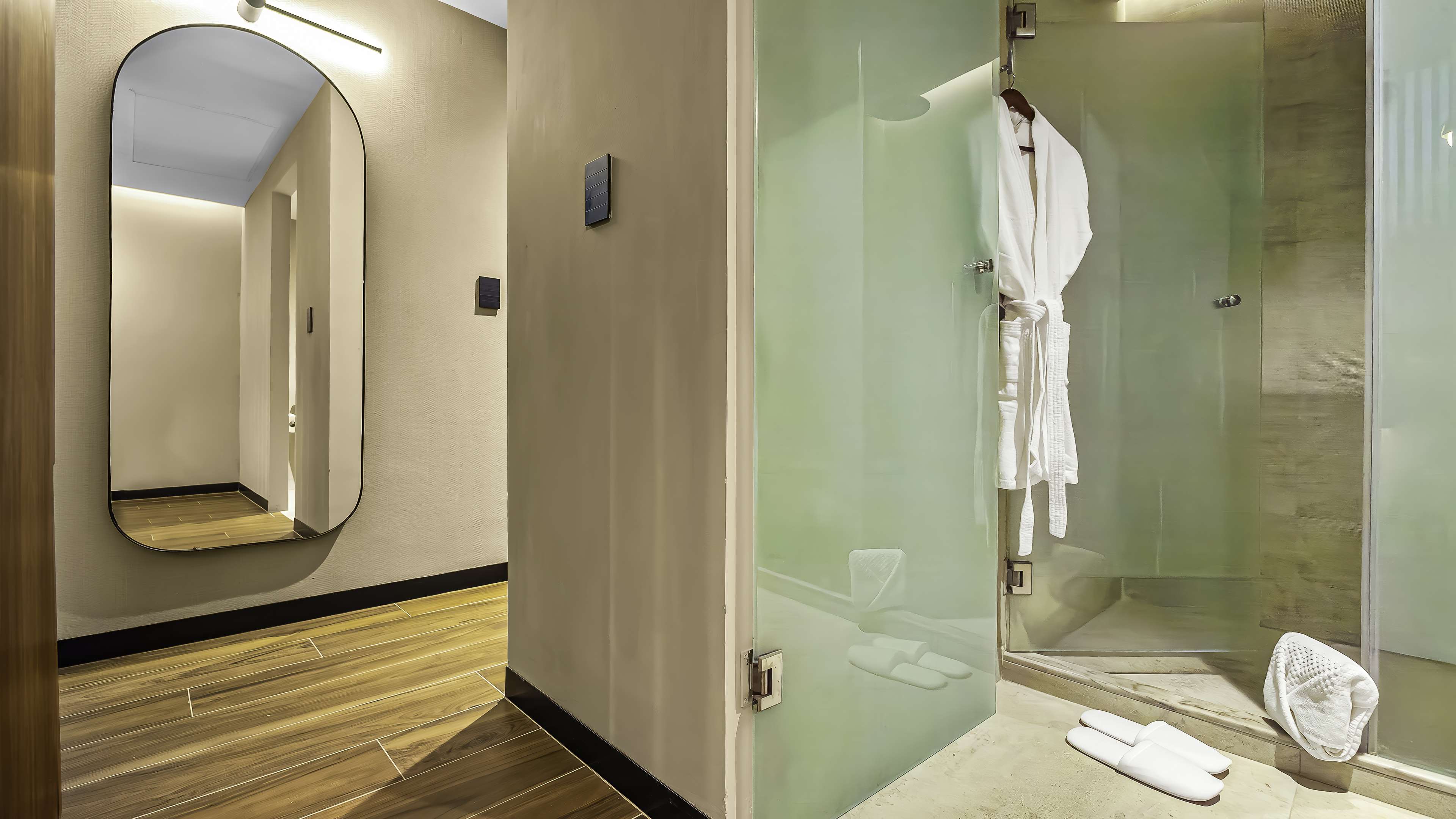 Hilton Queretaro Room Type - 1 KING BED JR SUITE