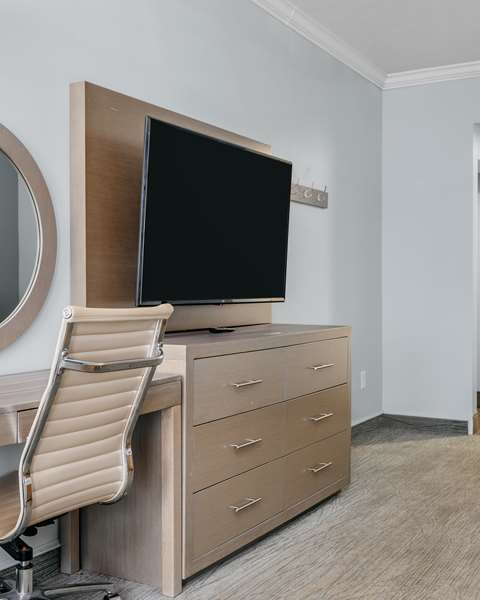  - Cherry Tree Inn & Suites Traverse City