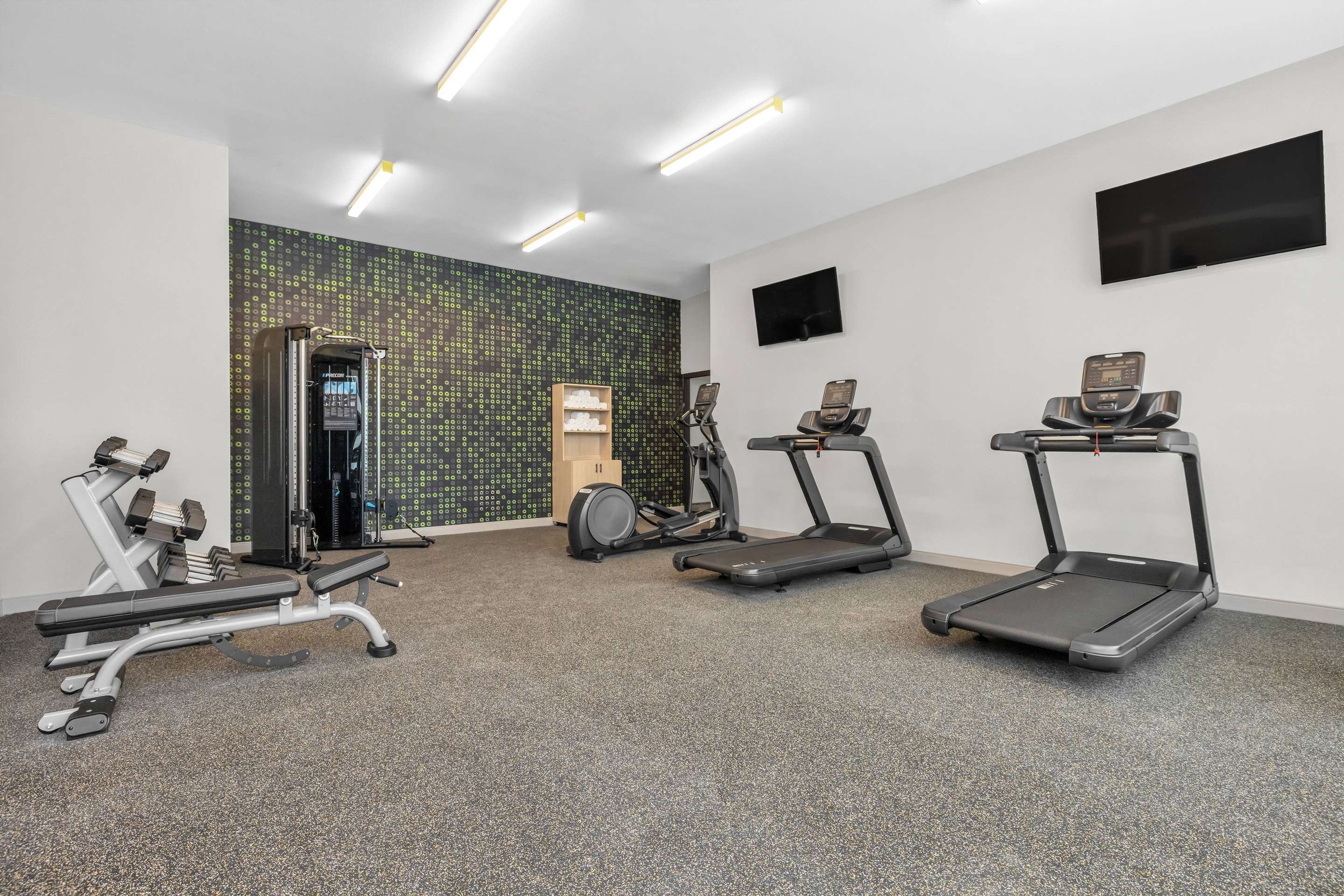 Health club fitness center gym | La Quinta Inn & Suites by Wyndham San Jose Silicon Valley