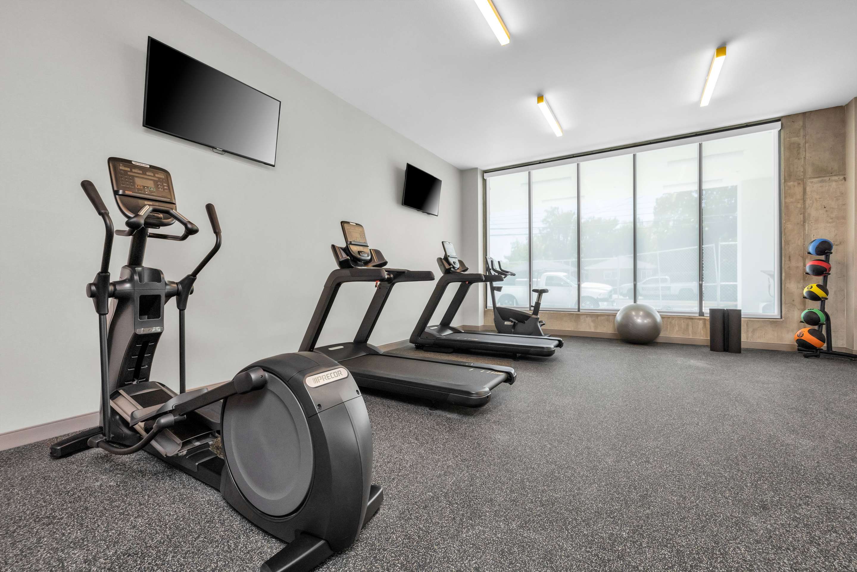 Health club fitness center gym | La Quinta Inn & Suites by Wyndham San Jose Silicon Valley
