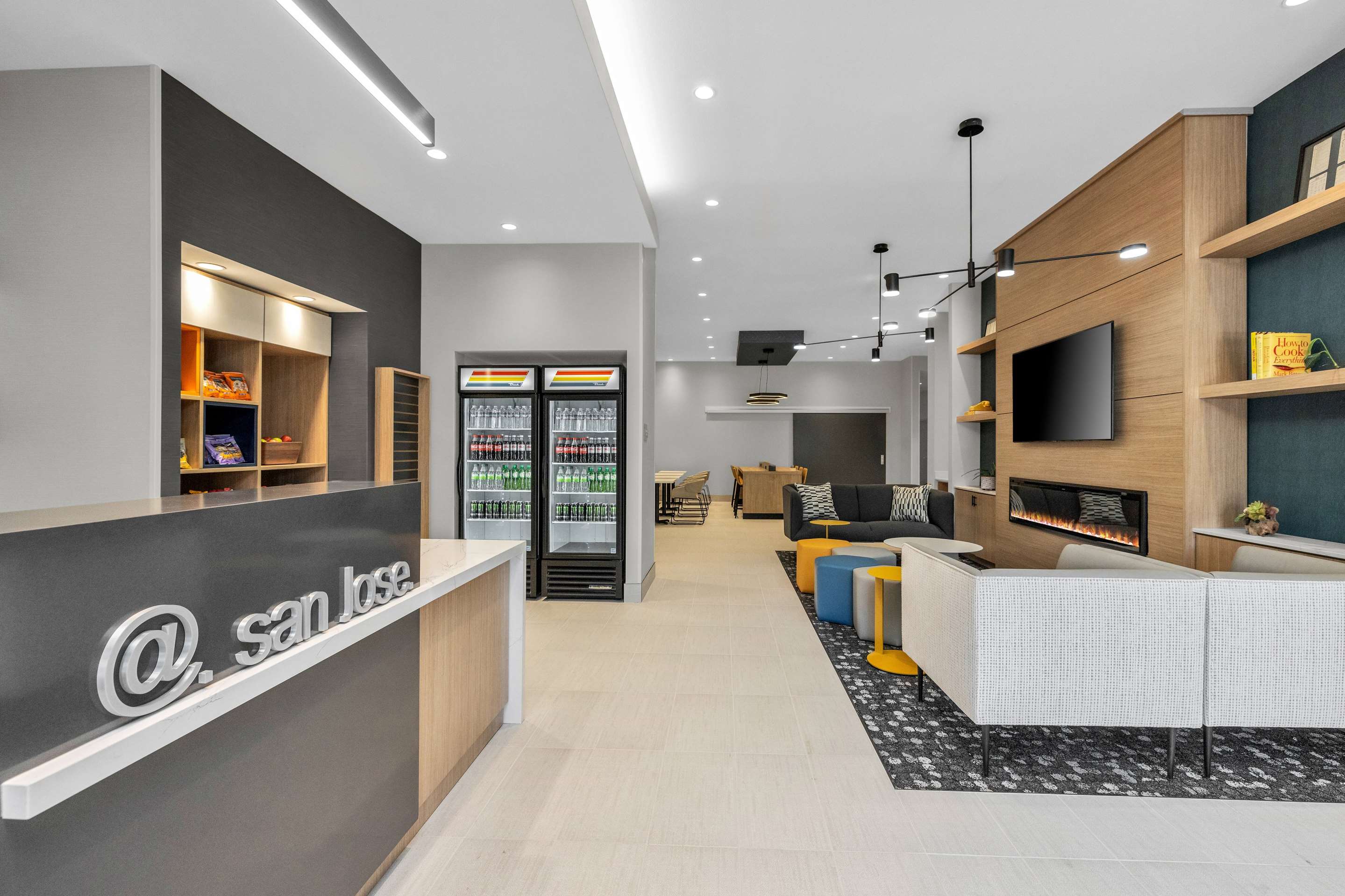 Lobby | La Quinta Inn & Suites by Wyndham San Jose Silicon Valley