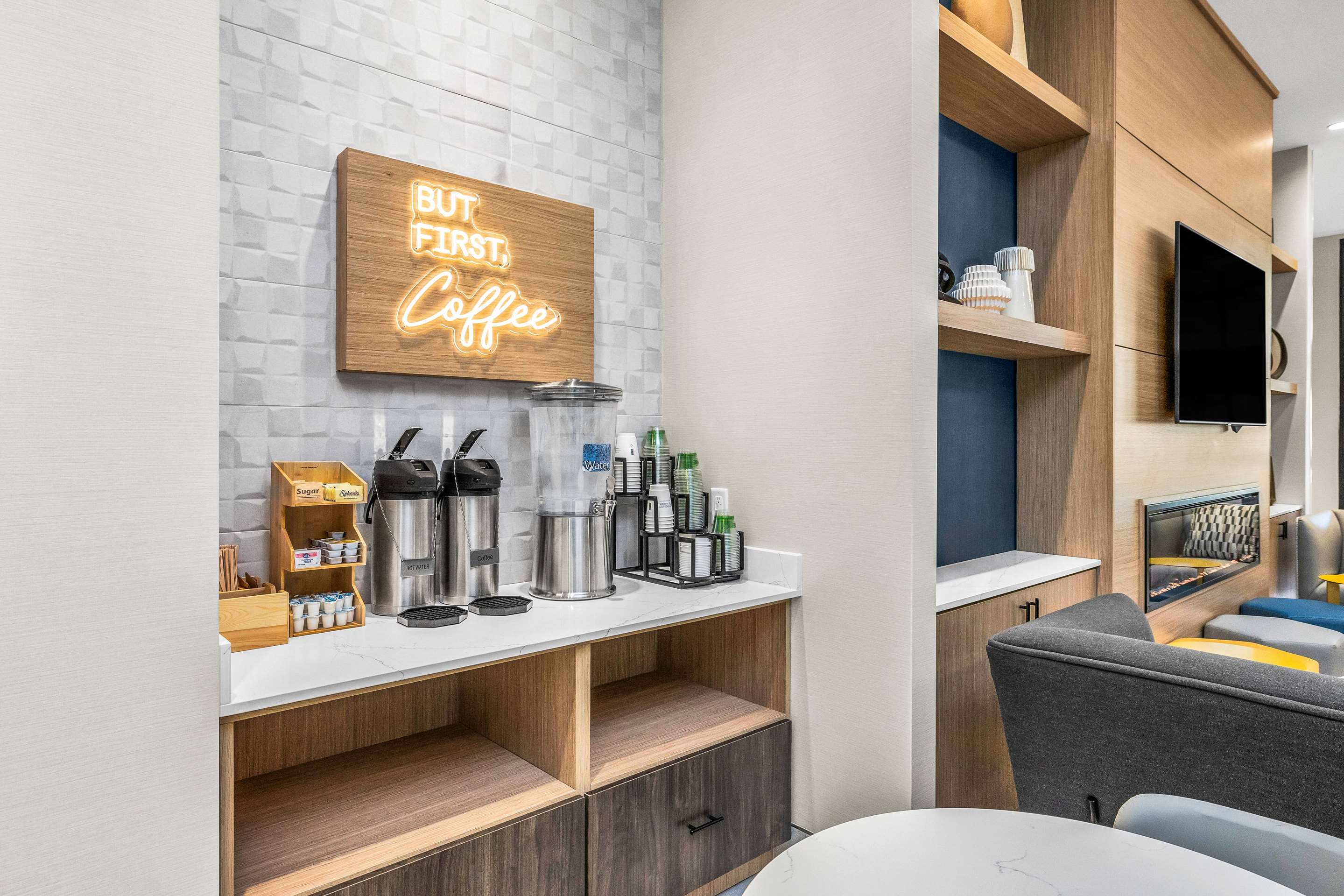 Restaurant | La Quinta Inn & Suites by Wyndham San Jose Silicon Valley