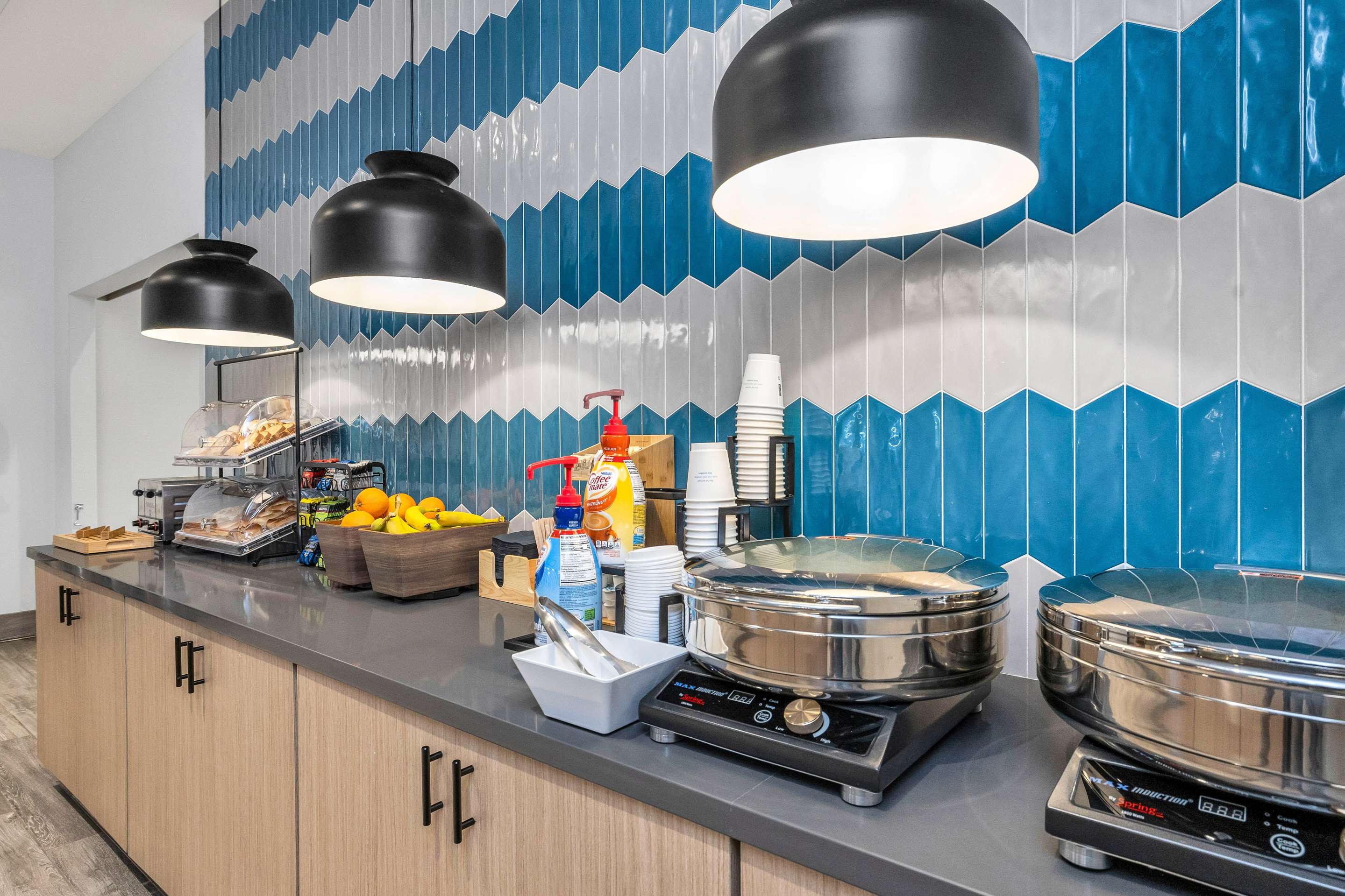 Breakfast Area | La Quinta Inn & Suites by Wyndham San Jose Silicon Valley
