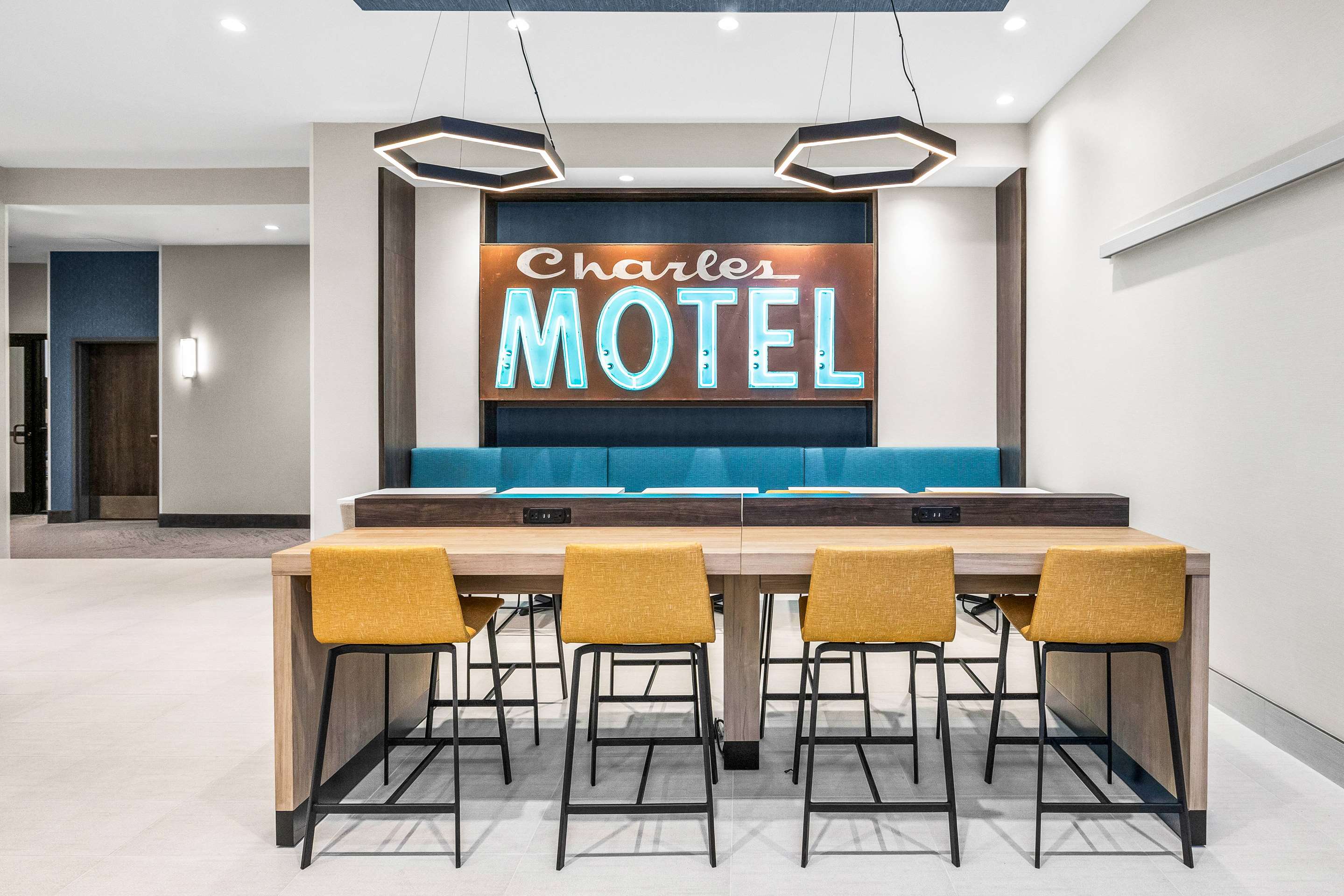 Breakfast Area | La Quinta Inn & Suites by Wyndham San Jose Silicon Valley