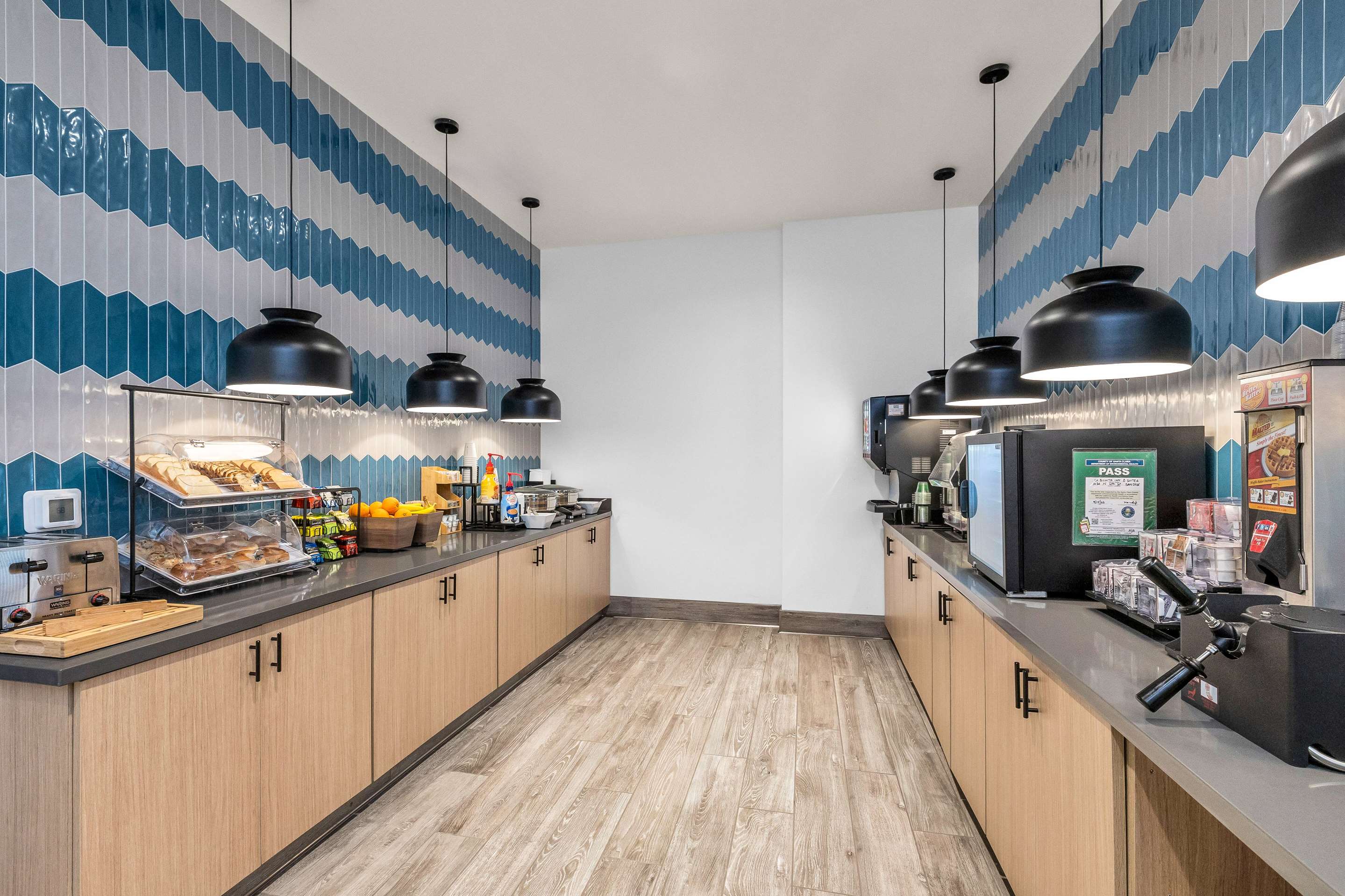 Restaurant | La Quinta Inn & Suites by Wyndham San Jose Silicon Valley