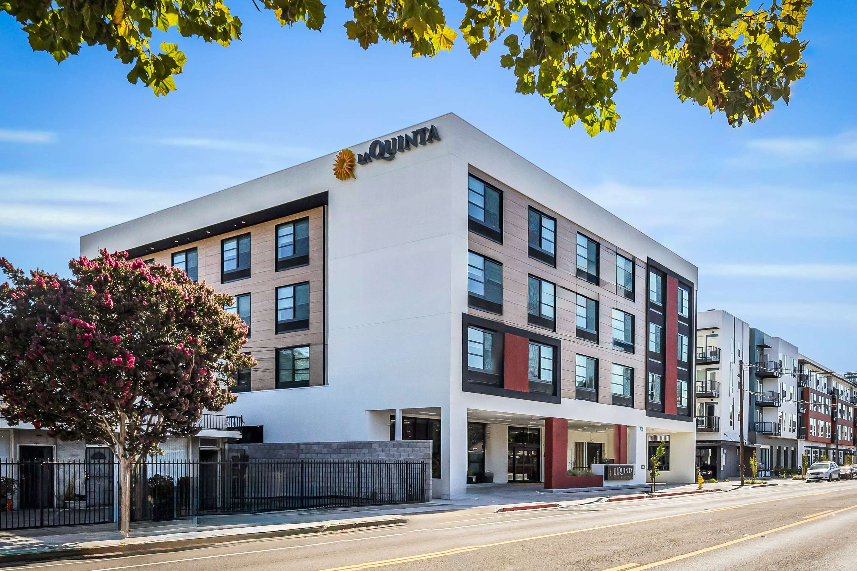 Exterior | La Quinta Inn & Suites by Wyndham San Jose Silicon Valley