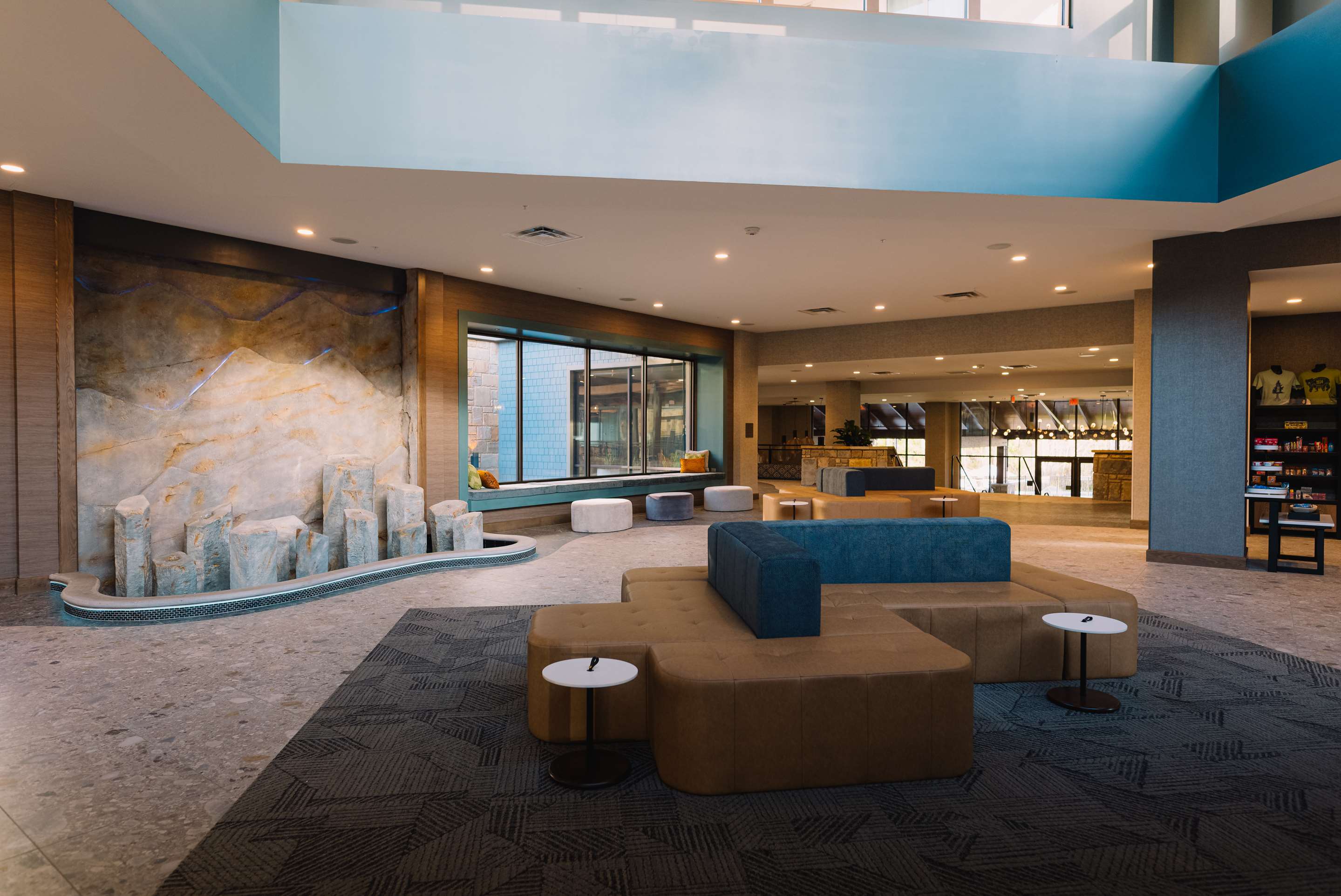 Lobby | Embassy Suites By Hilton Gatlinburg Resort