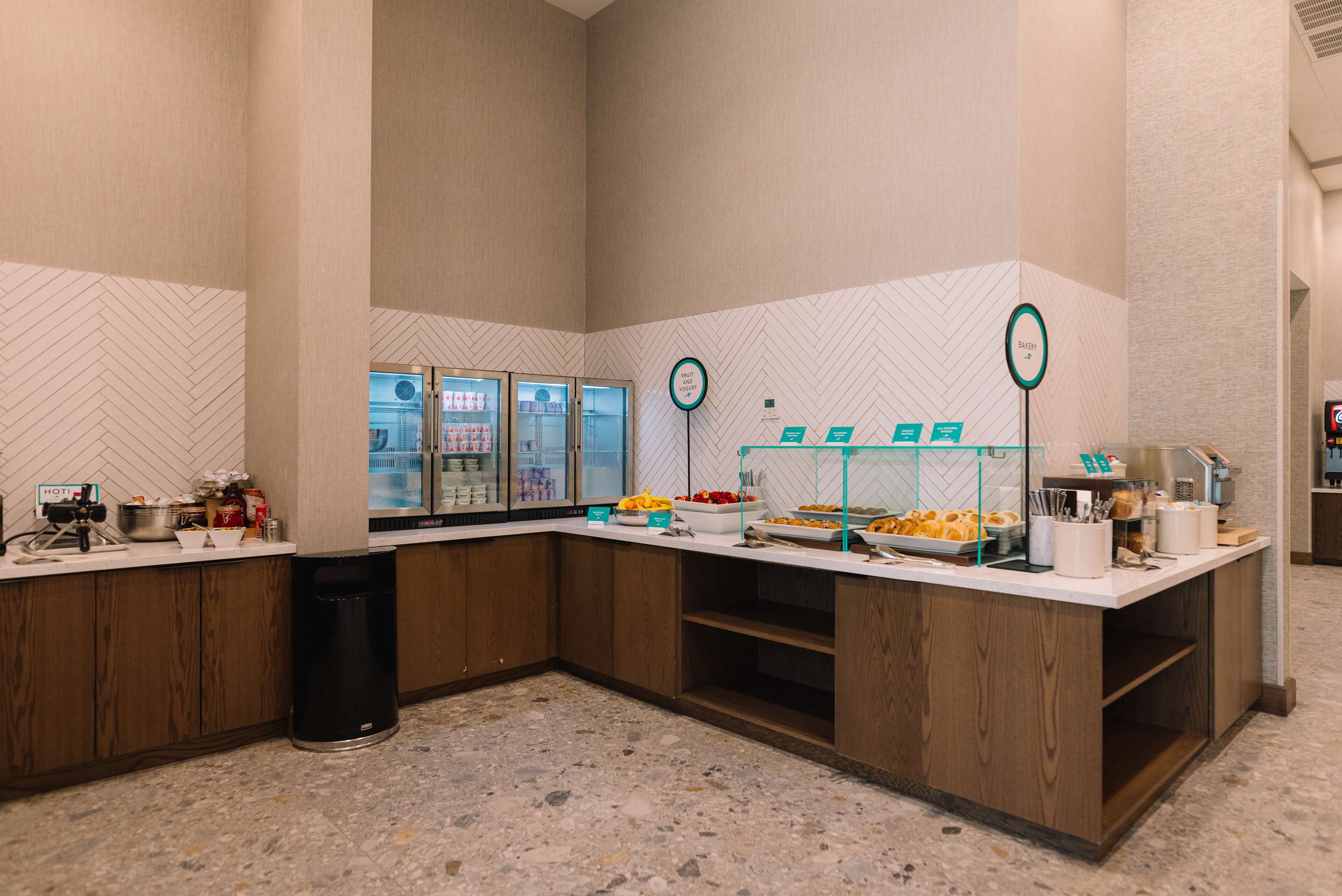 Breakfast Area | Embassy Suites By Hilton Gatlinburg Resort