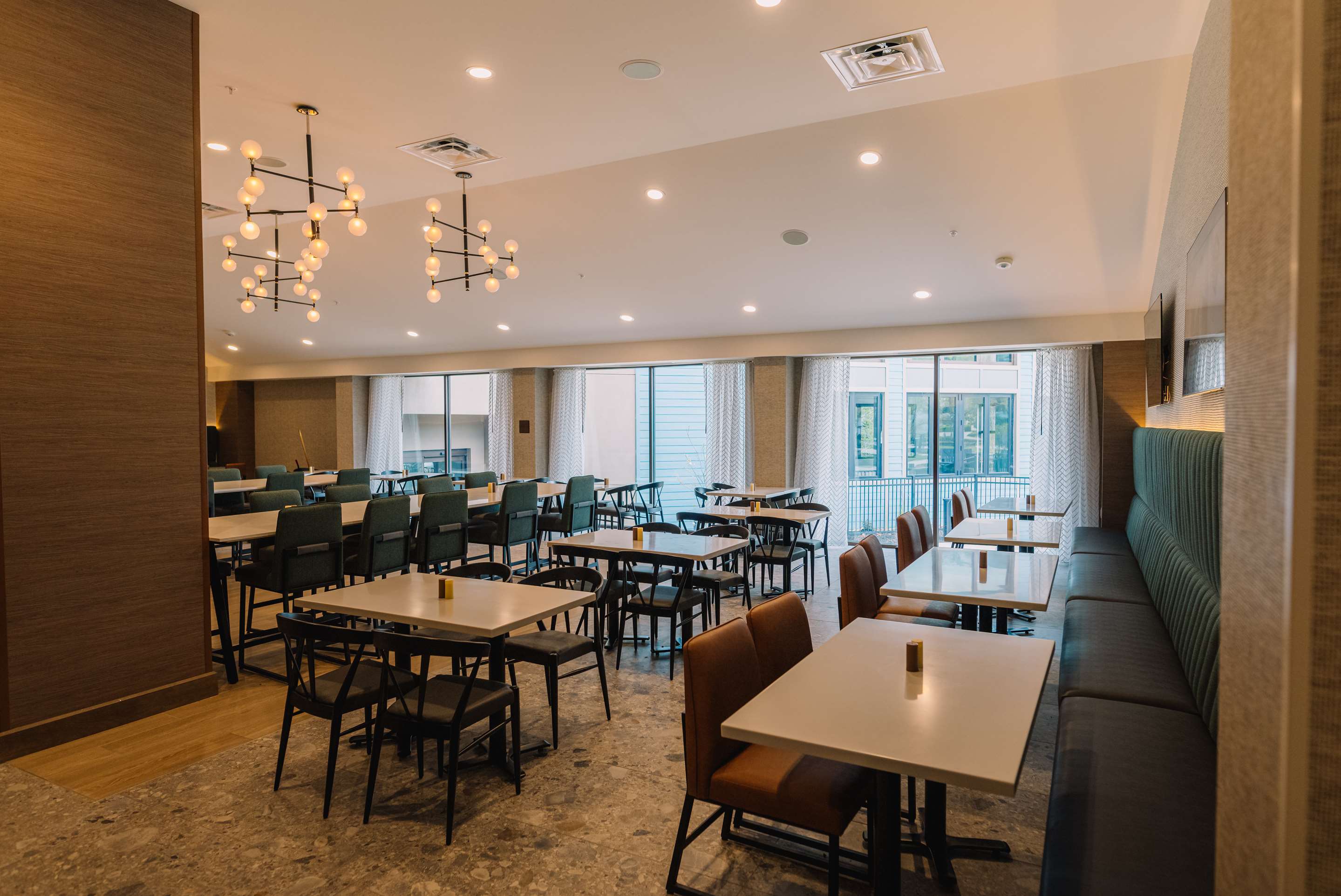Breakfast Area | Embassy Suites By Hilton Gatlinburg Resort