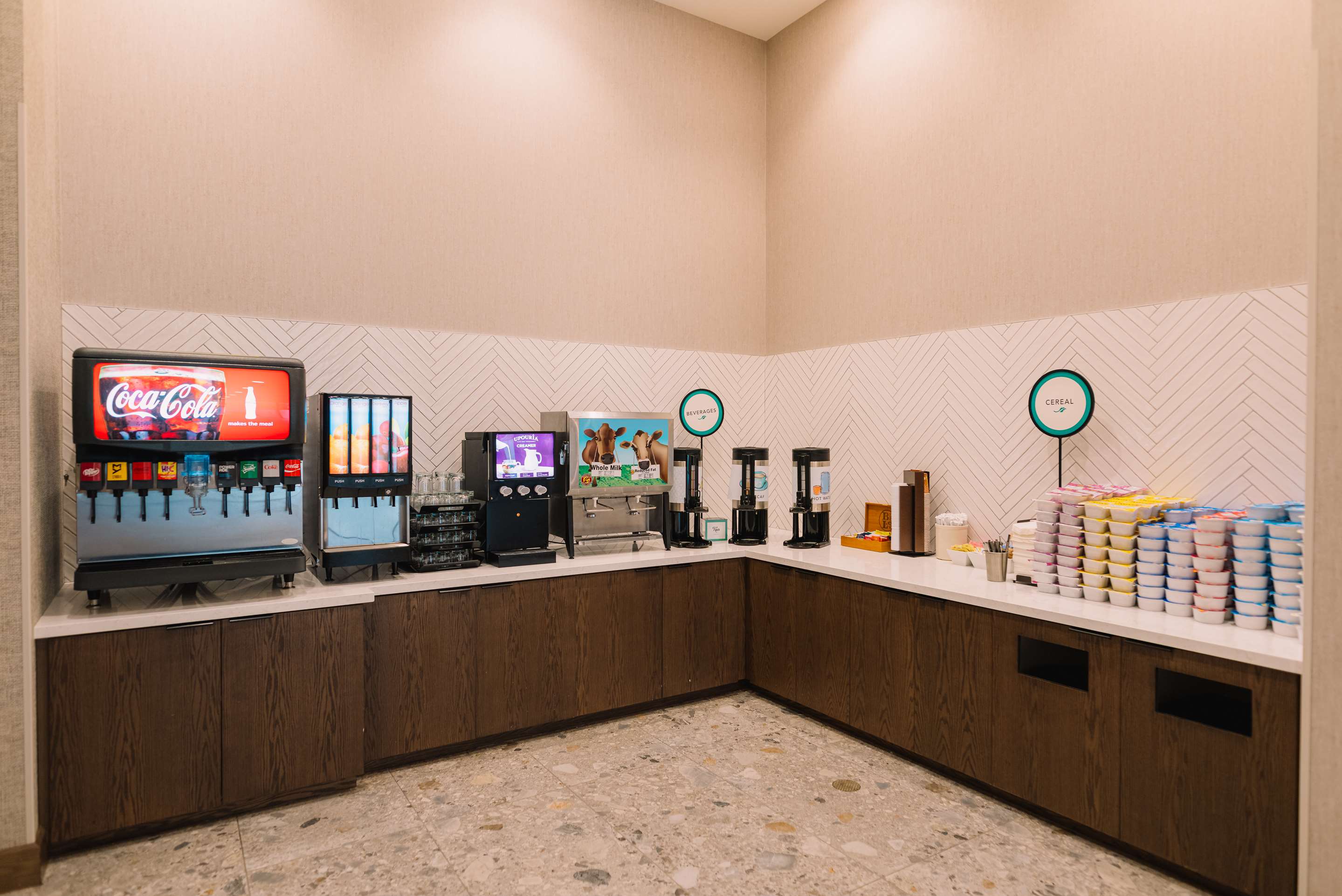 Breakfast Area | Embassy Suites By Hilton Gatlinburg Resort