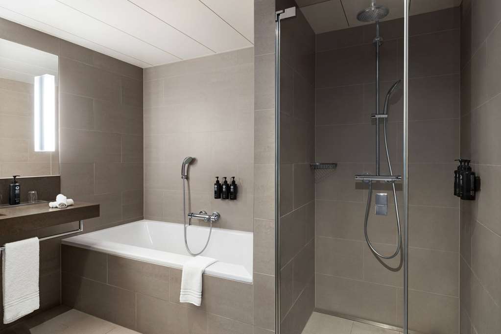 VIENNA HOUSE BY WYNDHAM ZUR BLEICHE-guestroom-Guest Room,Bathroom,On-Site.jpg