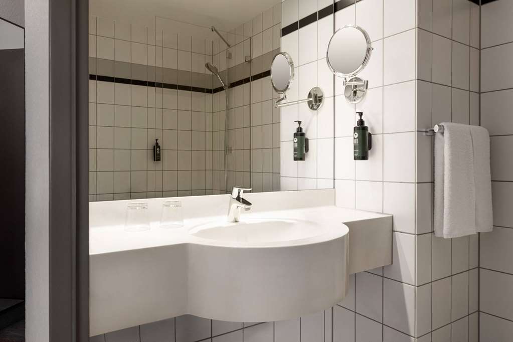 Vienna House Easy Neckarsulm-guestroom-Guest Room,Bathroom,On-Site.jpg