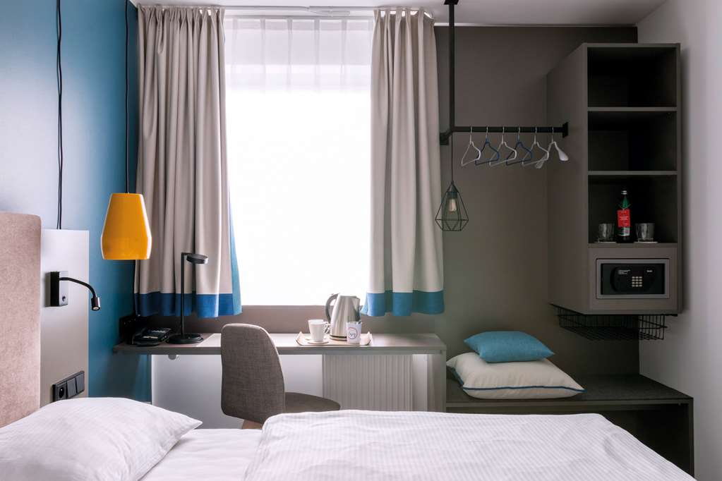 Vienna House Easy Cracow-guestroom-Guest Room,On-Site.jpg