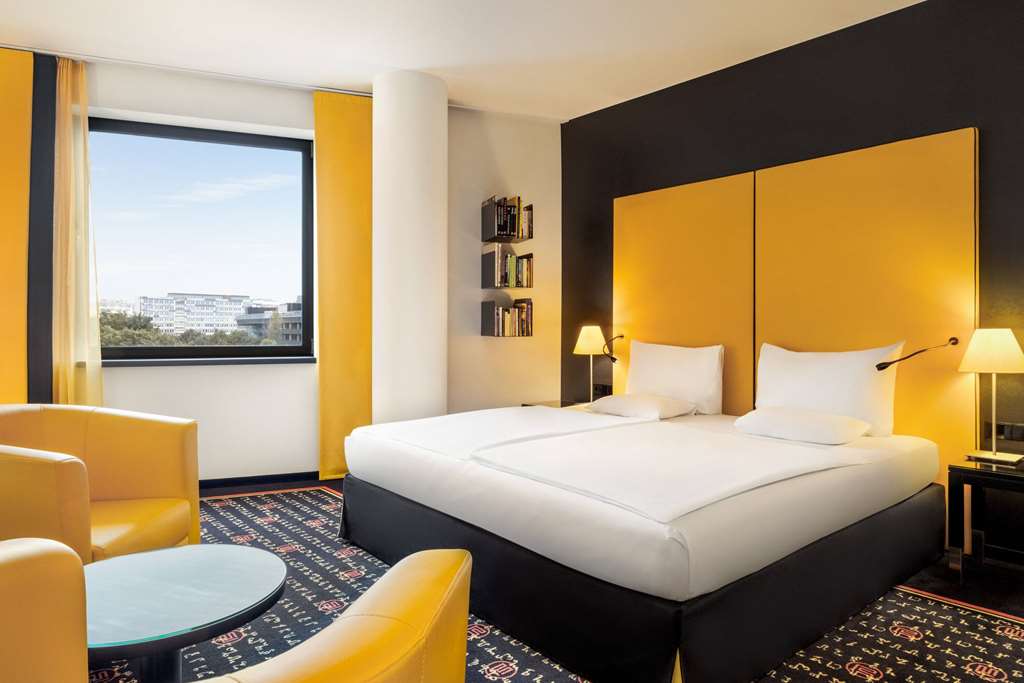 Vienna House Easy Katowice-guestroom-Guest Room,Suite,On-Site.jpg