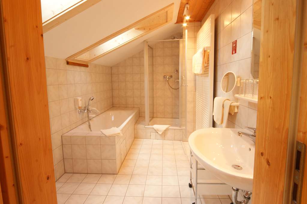 HOTEL BRUNNER-guestroom-Guest Room,Bathroom,On-Site.jpg