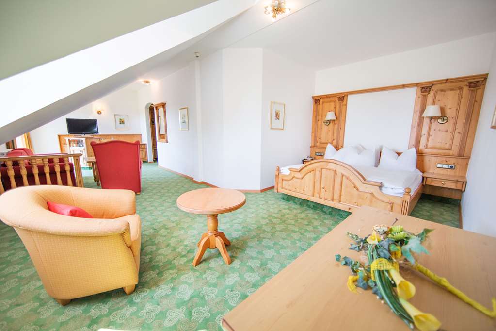 GLASL S LANDHOTEL-guestroom-Guest Room,On-Site.jpg