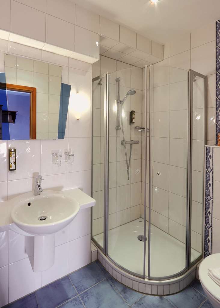 HOTEL & RESTAURANT EUROHOF-guestroom-Guest Room,Bathroom,On-Site.jpg