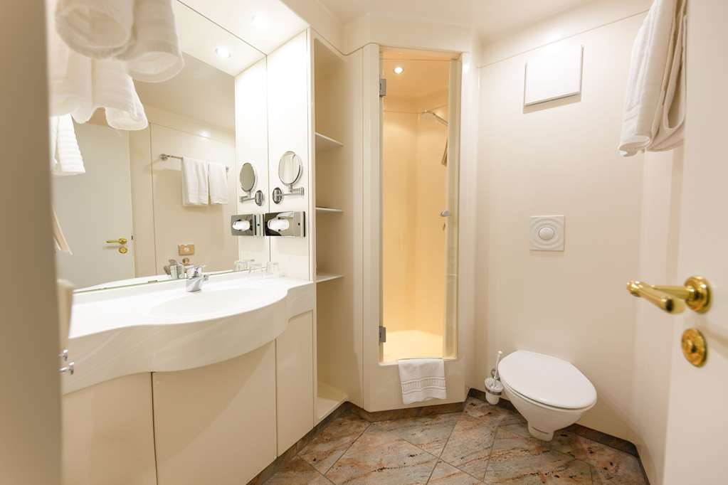 HOTEL VILLA WESTERBERGE-guestroom-Guest Room,Bathroom,On-Site.jpg